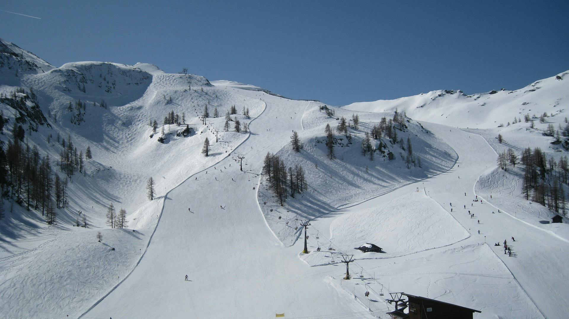 ski-slope-g92c4b531a-1920