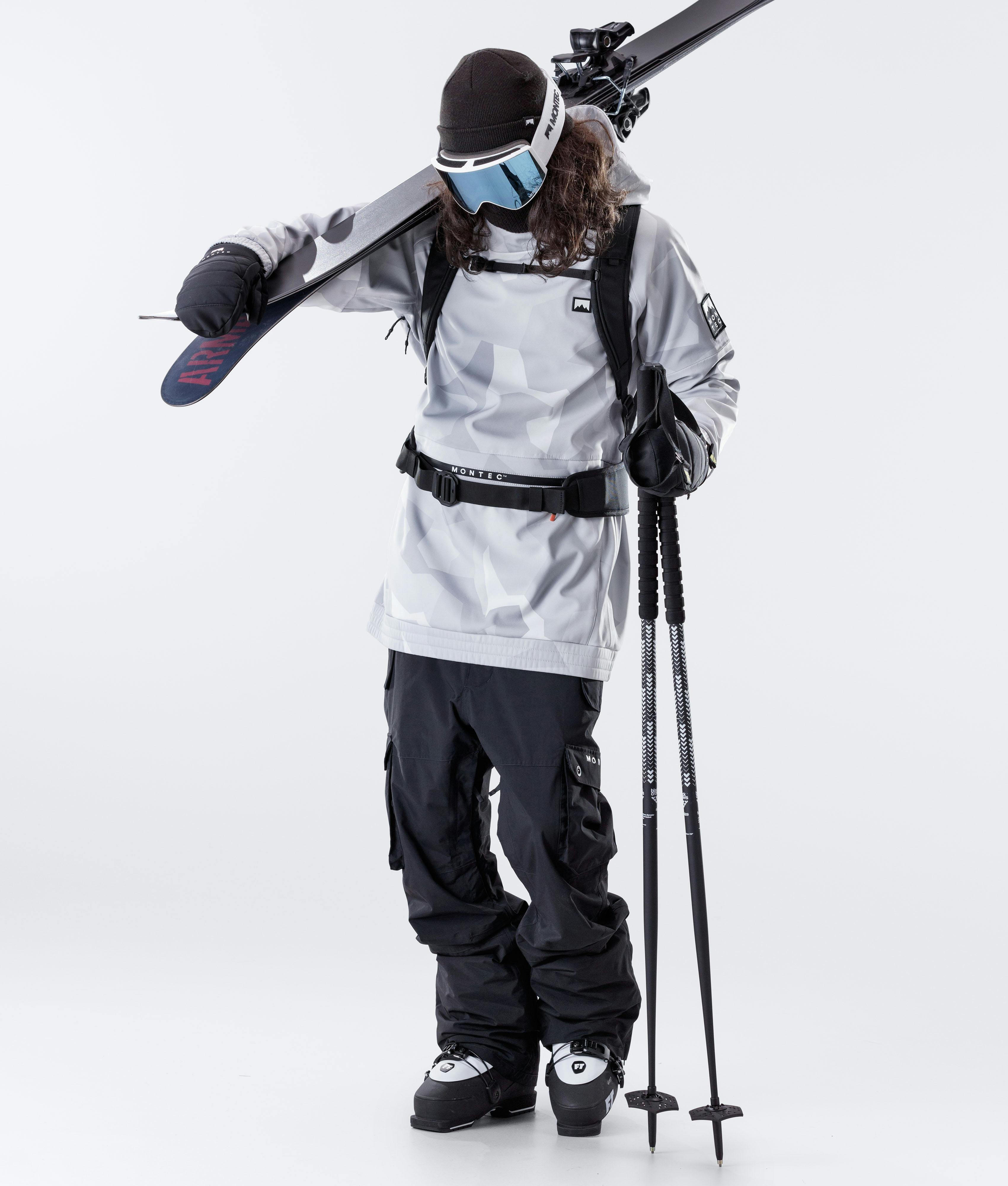 What is the difference between snowboarding and skiing pants?