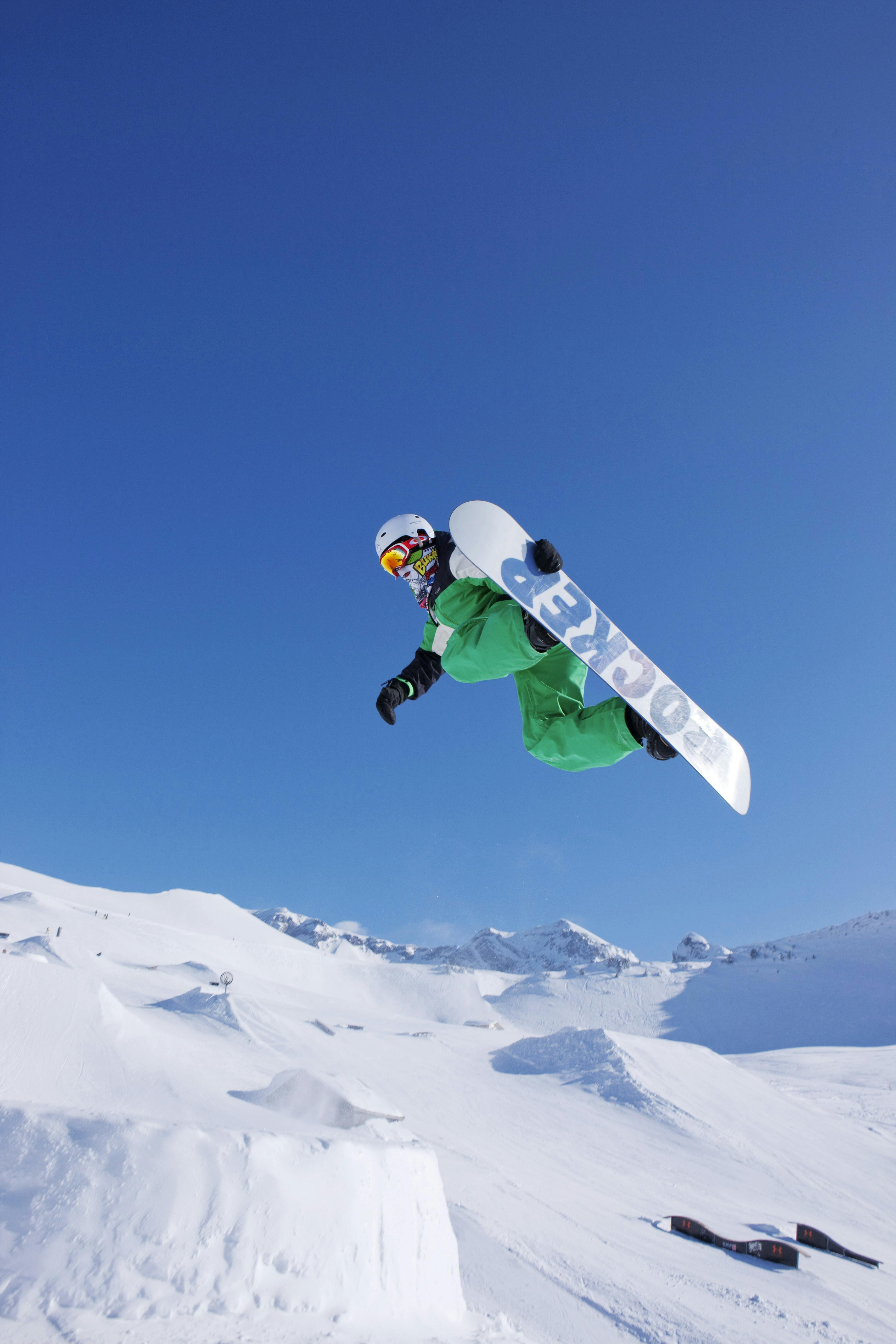 adelboden-snowboarder-im-gran-masta-park