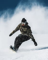 Tricktips- Hur du åker snowboard i lössnö - Ridestore Magazine
