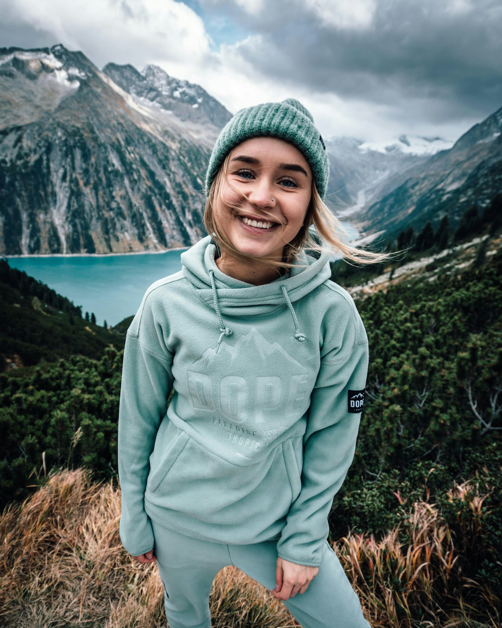 What accessories to wear when you go hiking What accessories to wear when you go hiking